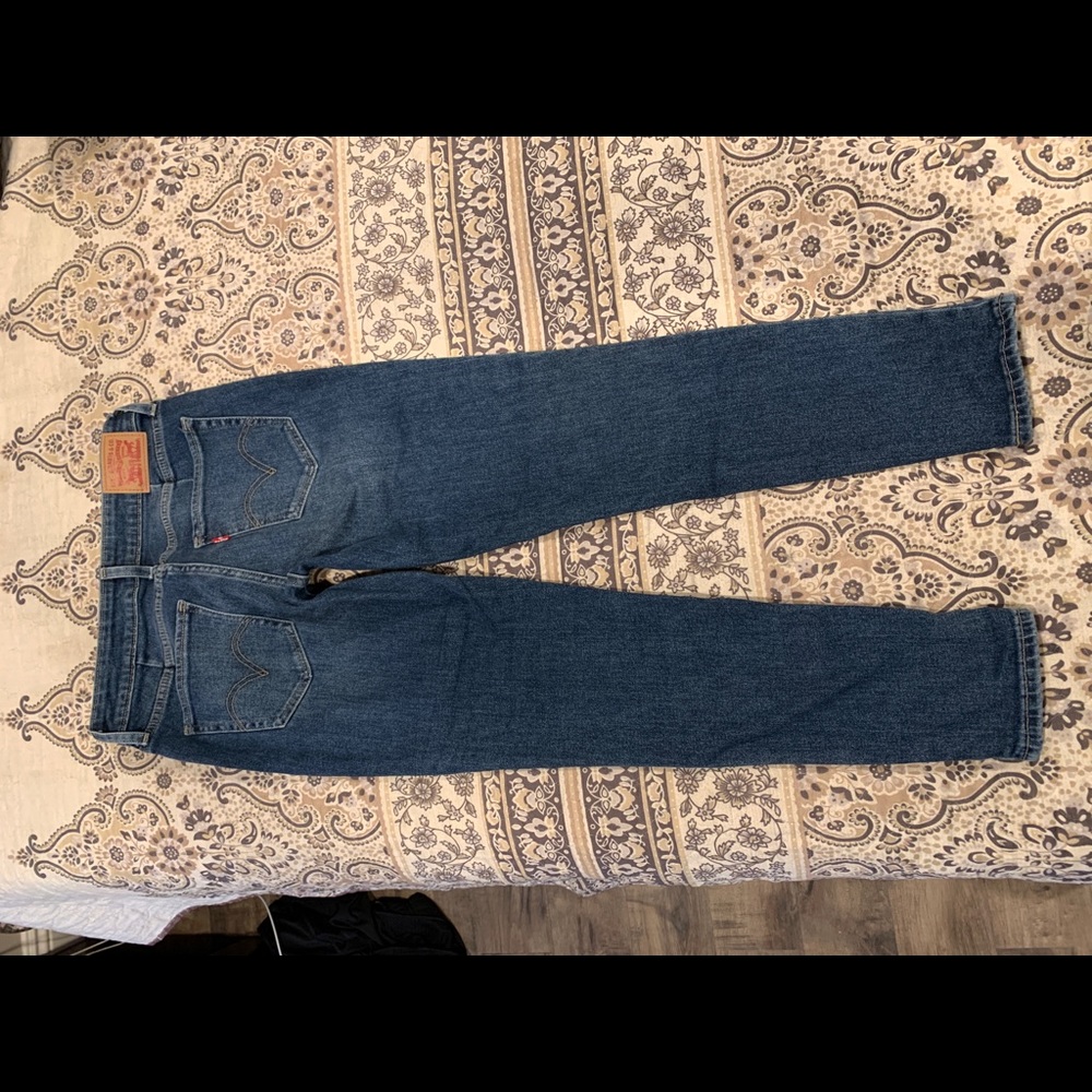 EUC Levi’s Skinny Jeans 26